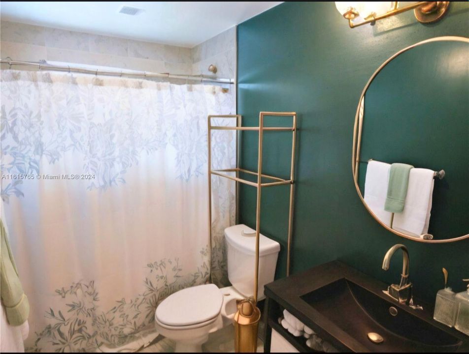 For Sale: $181,995 (1 beds, 1 baths, 826 Square Feet)