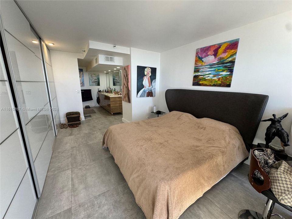 For Sale: $550,000 (1 beds, 1 baths, 1077 Square Feet)