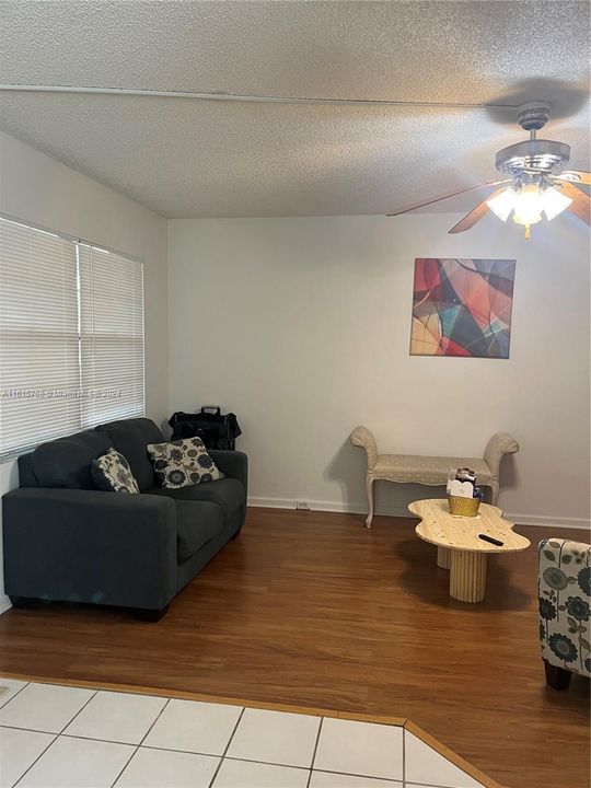 For Sale: $204,000 (2 beds, 1 baths, 954 Square Feet)