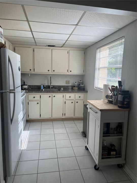 For Sale: $204,000 (2 beds, 1 baths, 954 Square Feet)