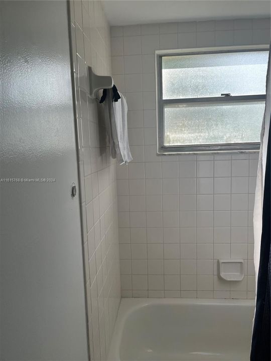 For Sale: $204,000 (2 beds, 1 baths, 954 Square Feet)