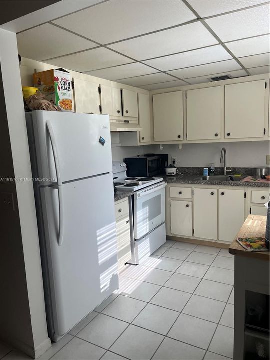 For Sale: $204,000 (2 beds, 1 baths, 954 Square Feet)