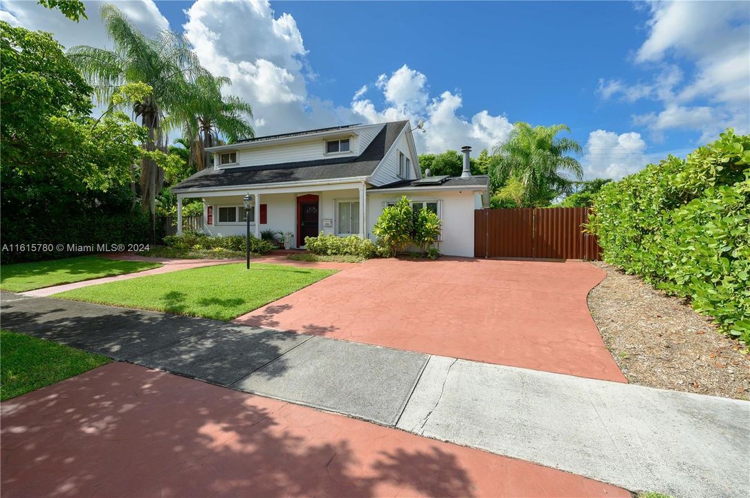 For Sale: $710,000 (4 beds, 3 baths, 1982 Square Feet)