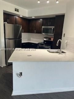 For Rent: $1,900 (1 beds, 1 baths, 743 Square Feet)