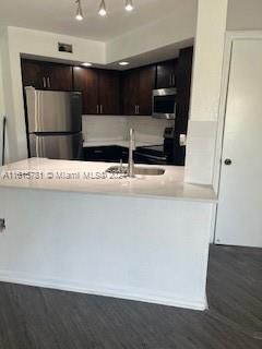 For Rent: $1,900 (1 beds, 1 baths, 743 Square Feet)