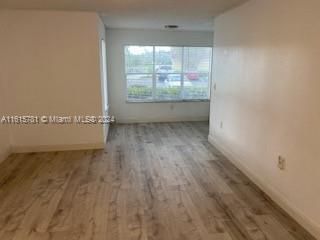 For Rent: $1,900 (1 beds, 1 baths, 743 Square Feet)