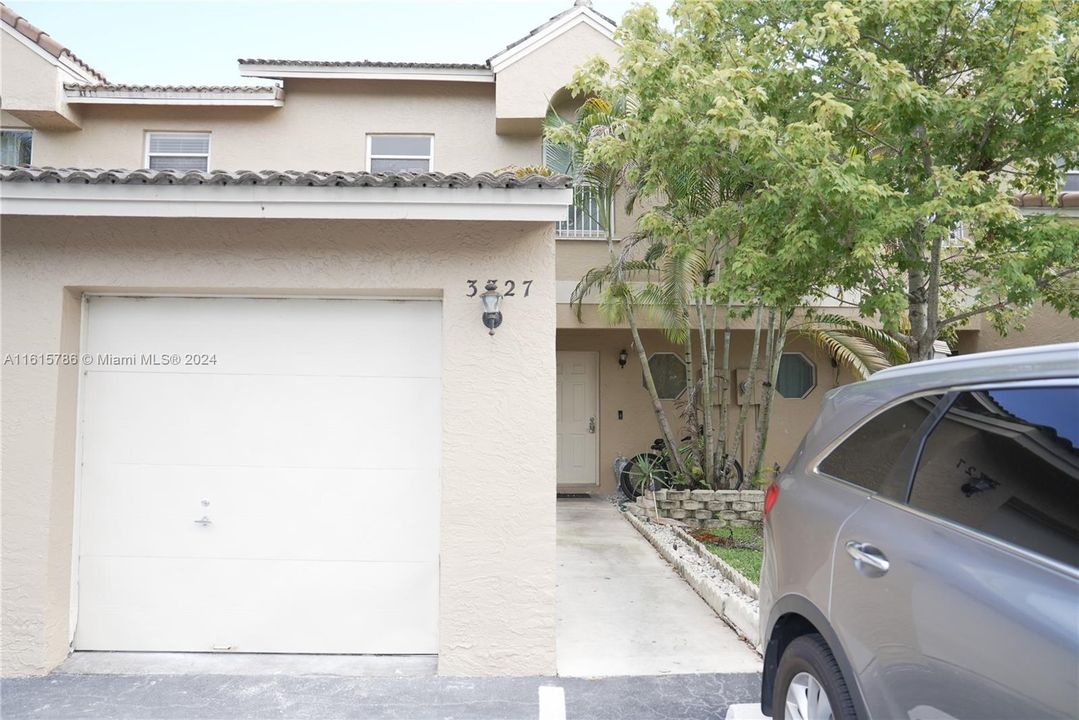 For Sale: $429,900 (3 beds, 2 baths, 1556 Square Feet)