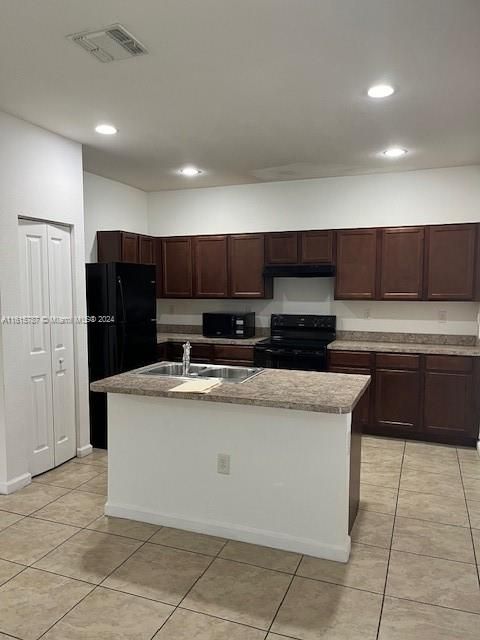 For Rent: $2,900 (4 beds, 2 baths, 1728 Square Feet)