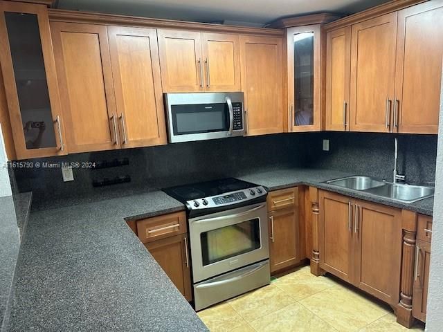 For Rent: $2,500 (2 beds, 1 baths, 1208 Square Feet)