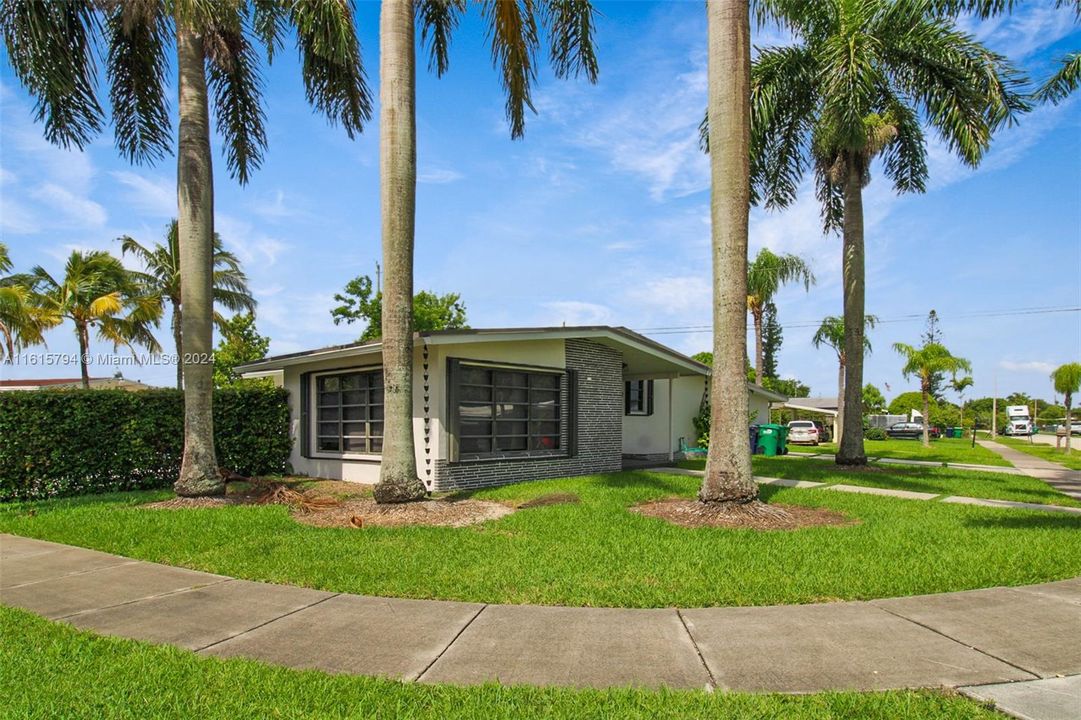 Active With Contract: $675,000 (3 beds, 2 baths, 1503 Square Feet)