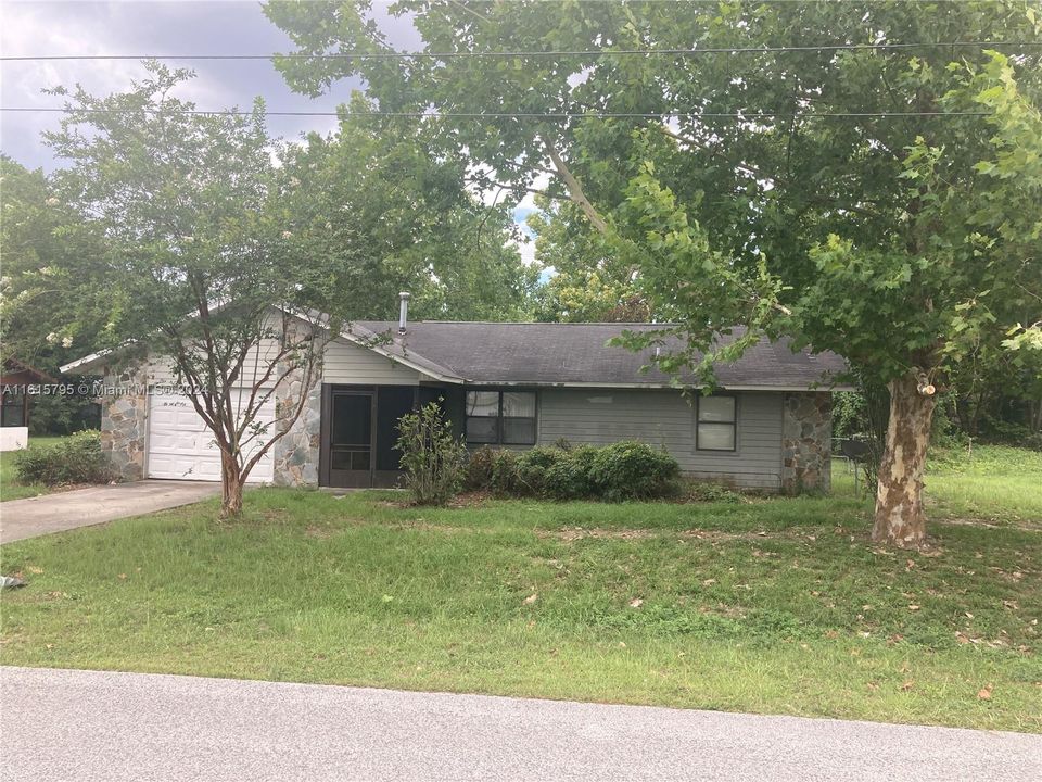 Active With Contract: $149,900 (3 beds, 2 baths, 1128 Square Feet)