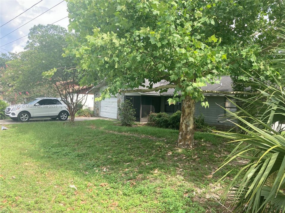 Active With Contract: $149,900 (3 beds, 2 baths, 1128 Square Feet)