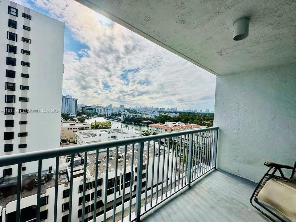 For Sale: $525,000 (1 beds, 1 baths, 1122 Square Feet)