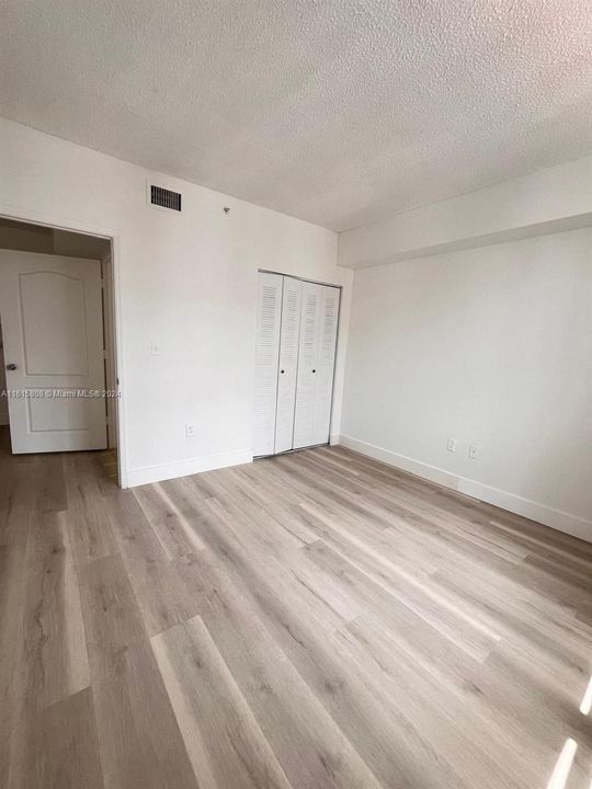 For Rent: $2,600 (2 beds, 2 baths, 979 Square Feet)