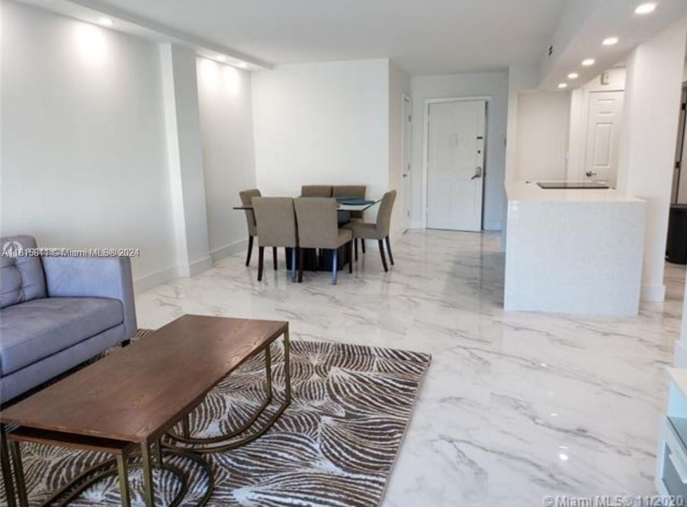 For Sale: $430,000 (1 beds, 2 baths, 975 Square Feet)