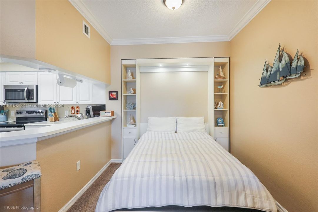 For Sale: $329,000 (1 beds, 1 baths, 819 Square Feet)