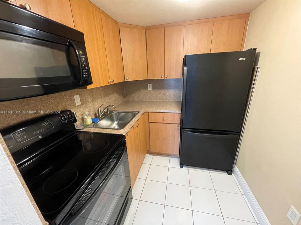 For Rent: $1,960 (1 beds, 1 baths, 578 Square Feet)