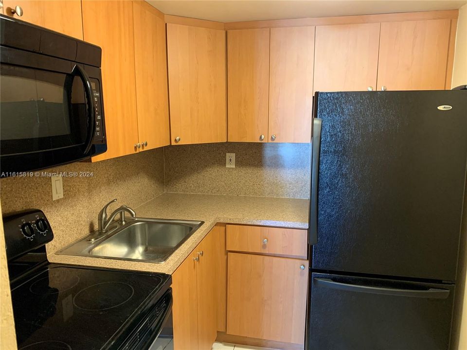 For Rent: $1,960 (1 beds, 1 baths, 578 Square Feet)