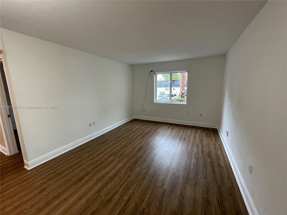 For Rent: $1,960 (1 beds, 1 baths, 578 Square Feet)