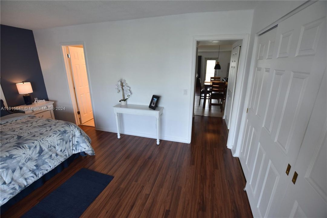 For Sale: $119,000 (1 beds, 1 baths, 738 Square Feet)