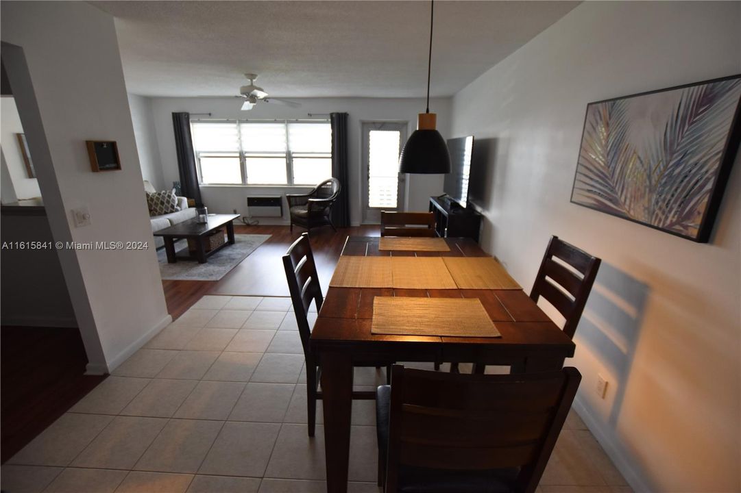 For Sale: $119,000 (1 beds, 1 baths, 738 Square Feet)