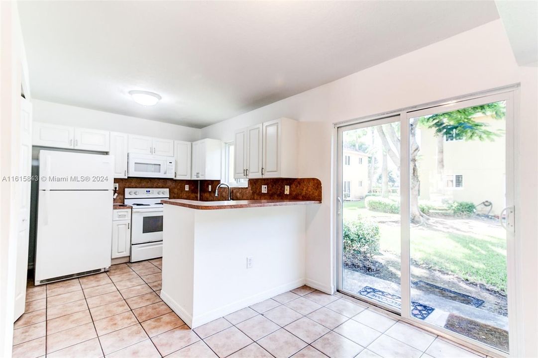 For Rent: $2,300 (3 beds, 2 baths, 1196 Square Feet)