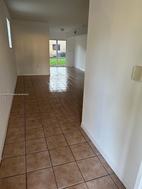 For Rent: $2,300 (3 beds, 2 baths, 1196 Square Feet)