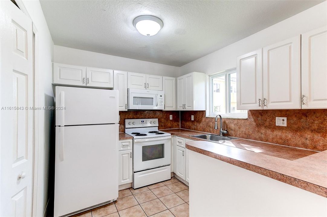 For Rent: $2,300 (3 beds, 2 baths, 1196 Square Feet)