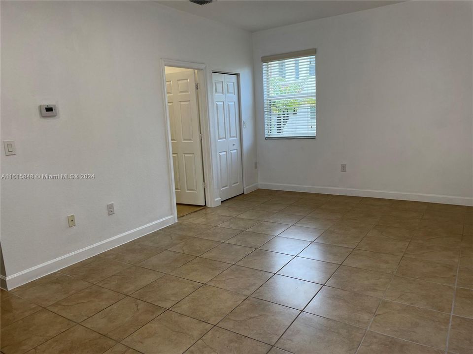 For Rent: $1,700 (0 beds, 1 baths, 434 Square Feet)