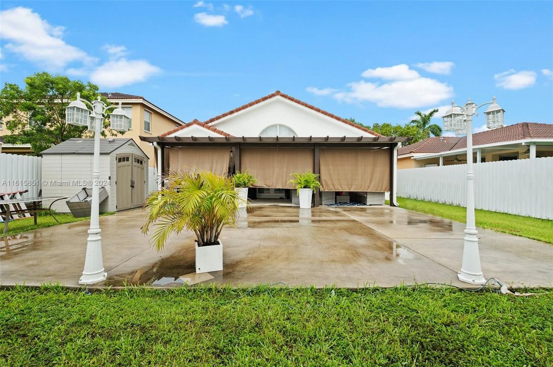 For Sale: $590,000 (3 beds, 2 baths, 1739 Square Feet)