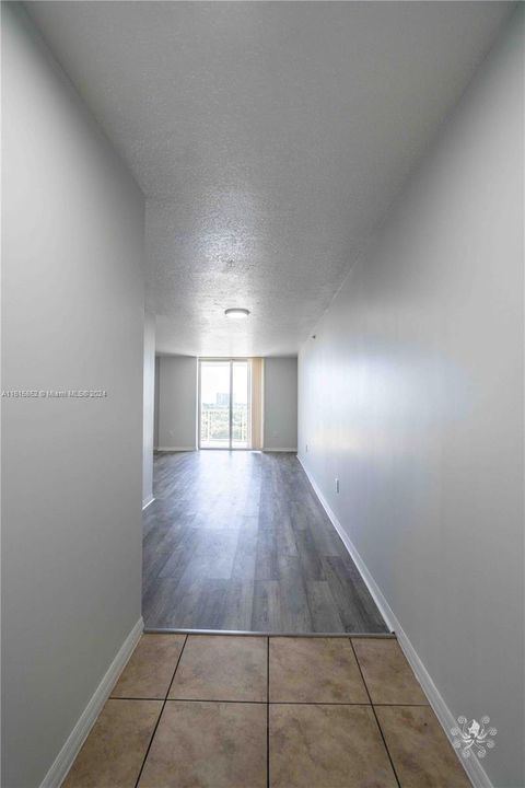 For Rent: $2,600 (2 beds, 2 baths, 893 Square Feet)