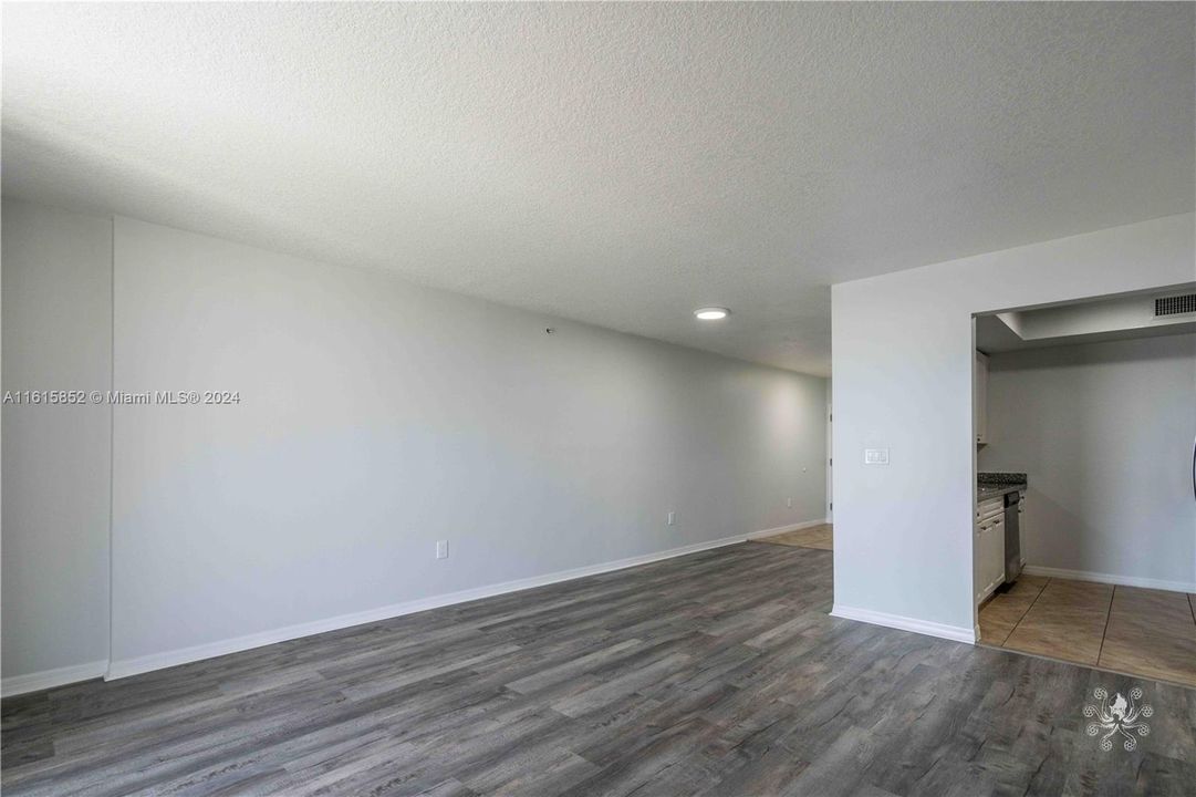 For Rent: $2,600 (2 beds, 2 baths, 893 Square Feet)