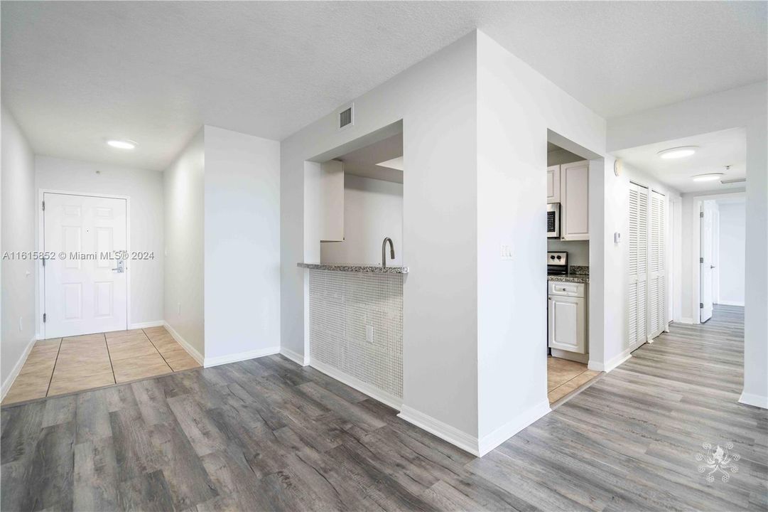 For Rent: $2,600 (2 beds, 2 baths, 893 Square Feet)