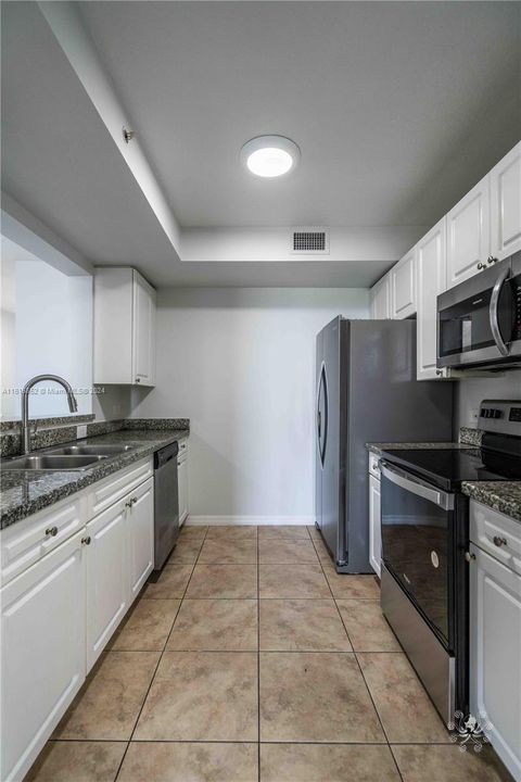 For Rent: $2,600 (2 beds, 2 baths, 893 Square Feet)