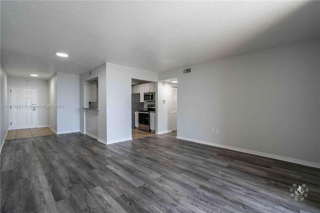 For Rent: $2,600 (2 beds, 2 baths, 893 Square Feet)