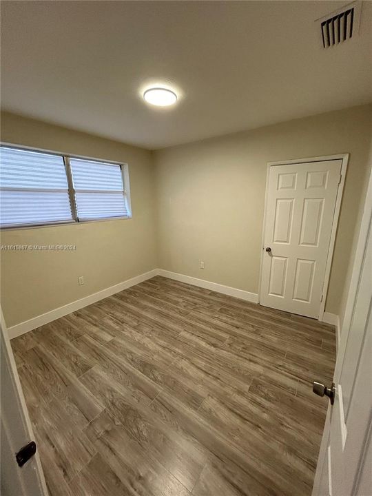 For Rent: $3,200 (3 beds, 1 baths, 925 Square Feet)