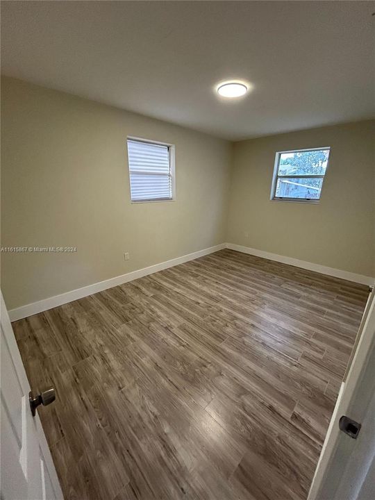 For Rent: $3,200 (3 beds, 1 baths, 925 Square Feet)