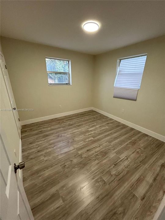 For Rent: $3,000 (3 beds, 1 baths, 925 Square Feet)