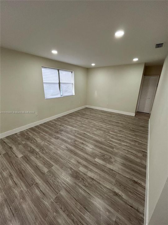 For Rent: $3,200 (3 beds, 1 baths, 925 Square Feet)