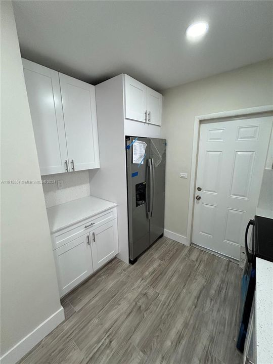 For Rent: $3,000 (3 beds, 1 baths, 925 Square Feet)