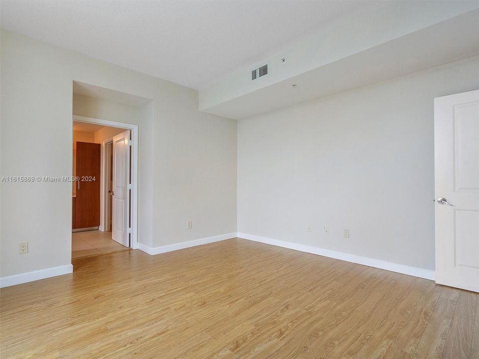 For Rent: $3,500 (2 beds, 2 baths, 1330 Square Feet)