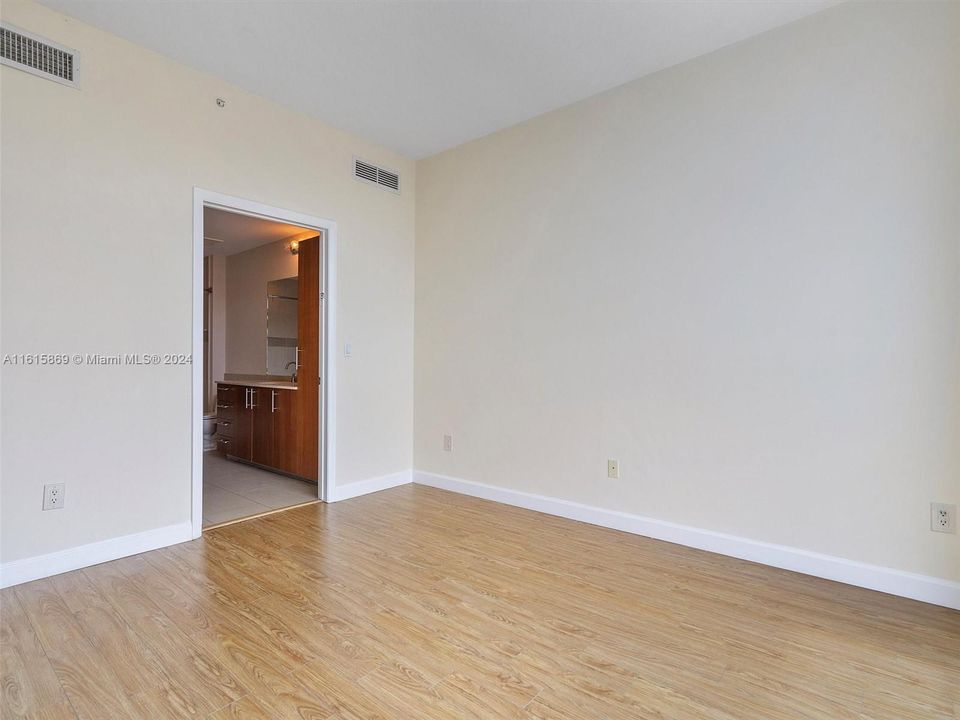 For Rent: $3,500 (2 beds, 2 baths, 1330 Square Feet)