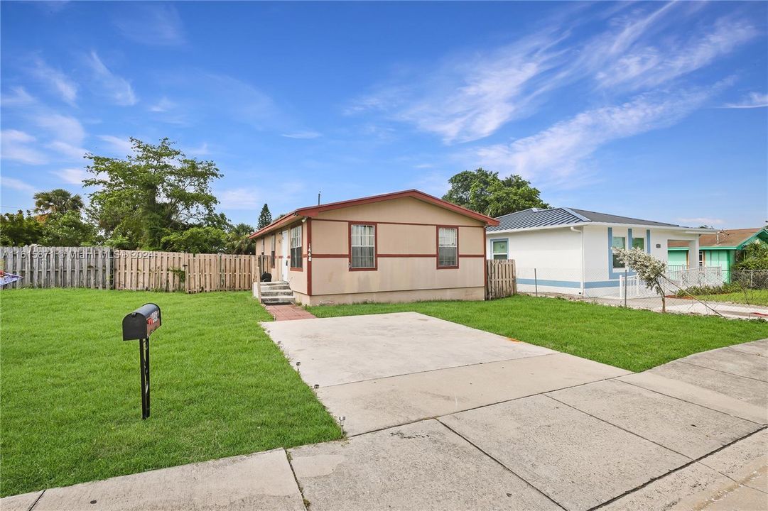 For Sale: $265,000 (3 beds, 1 baths, 1008 Square Feet)