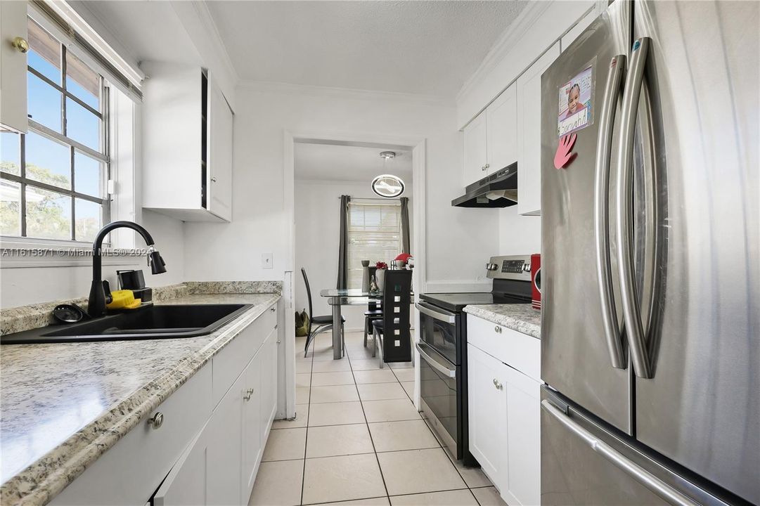 For Sale: $265,000 (3 beds, 1 baths, 1008 Square Feet)