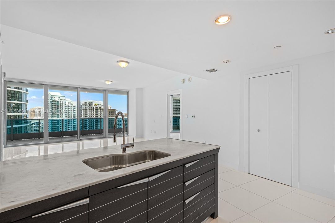 For Sale: $1,100,000 (2 beds, 2 baths, 1255 Square Feet)