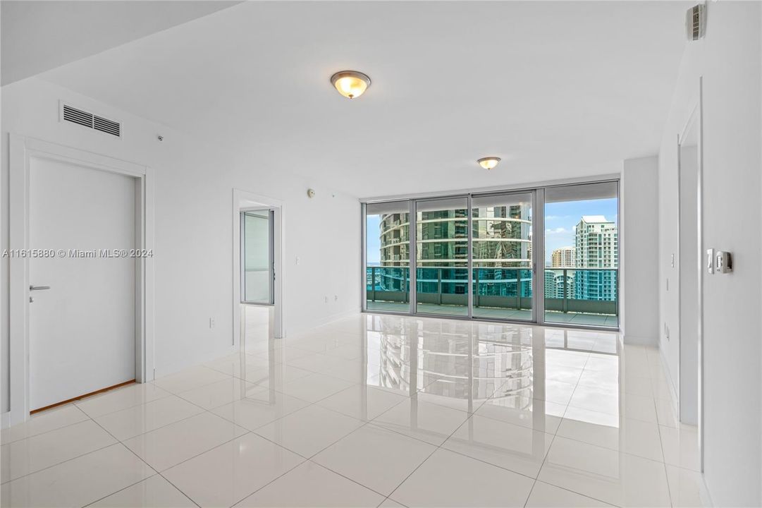For Sale: $1,100,000 (2 beds, 2 baths, 1255 Square Feet)
