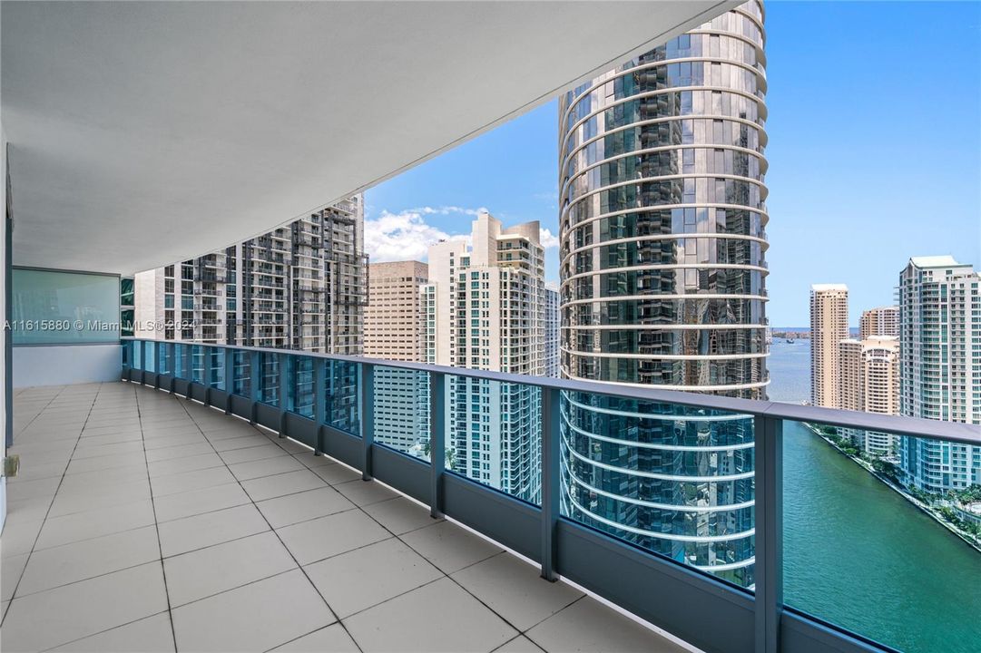 For Sale: $1,100,000 (2 beds, 2 baths, 1255 Square Feet)