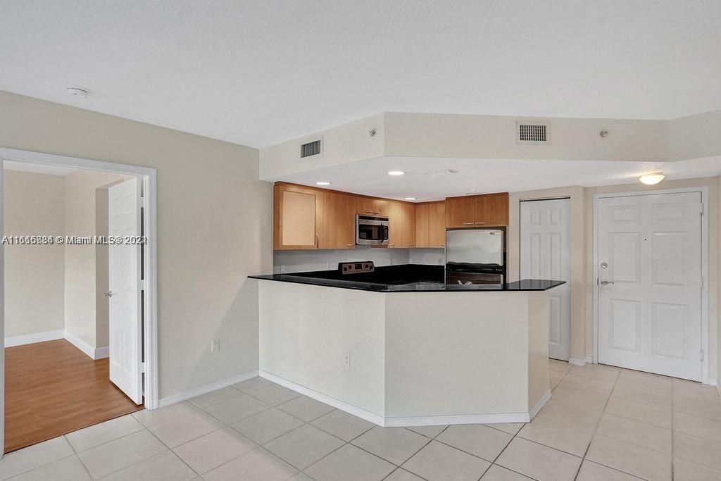 For Rent: $2,600 (2 beds, 2 baths, 1150 Square Feet)