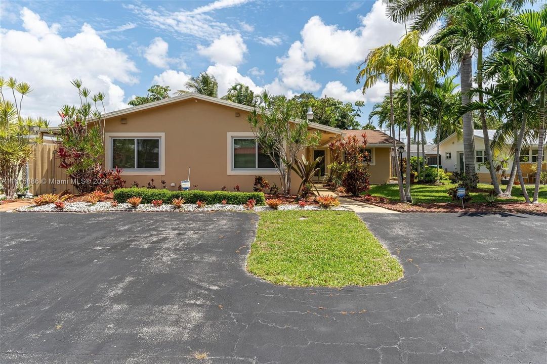 Recently Sold: $649,900 (0 beds, 0 baths, 2005 Square Feet)