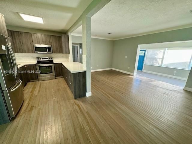 For Rent: $2,650 (2 beds, 1 baths, 1130 Square Feet)